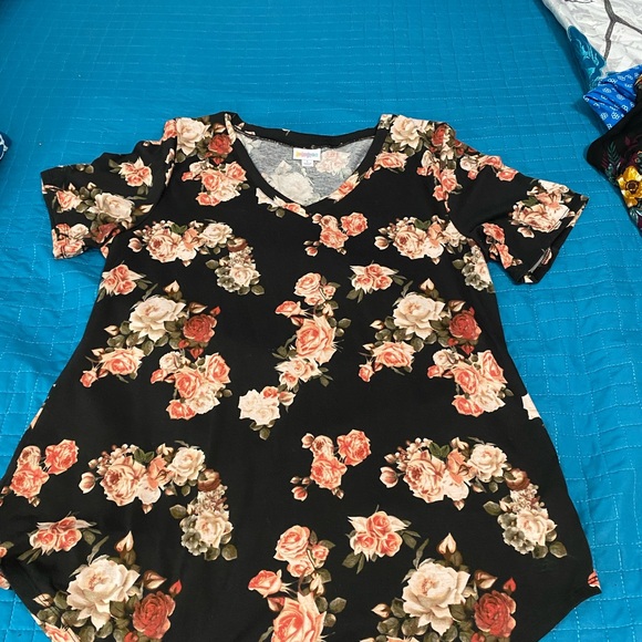 LuLaRoe blouse Size Large black and floral 95% polyester and 5% spandex - Picture 2 of 2